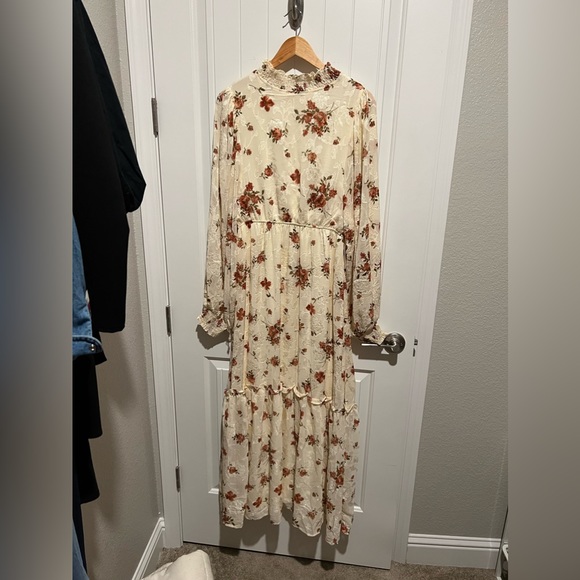 NWT Red Dress, Love is in the Air Ivory Floral Print Dress, Medium - Picture 4 of 7
